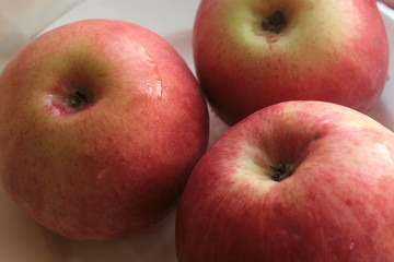 three ripe apples on a platter