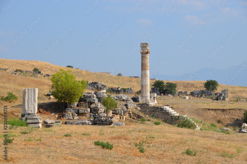 Wall mural hyerapolis pamukkale turkey antique city buildings landscape stones ruins summer nature