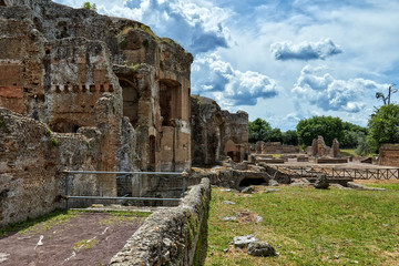 Fototapeta na wymiar resti della villa dell'imperatore adriano roma