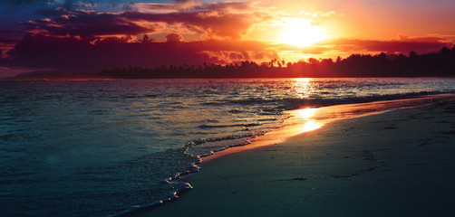Fototapeta na wymiar Caribbean sunset on tropical beach. Sky sunset.