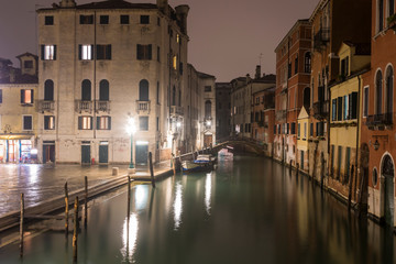Fototapeta na wymiar Canal of Venice in the night