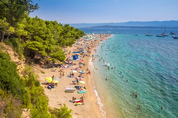 Foto op Plexiglas Gouden Hoorn strand, Brac, Kroatië Beroemd Zlatni-ratstrand in Bol, Eiland Brac, Kroatië