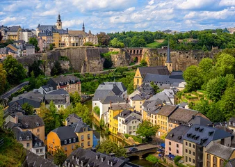 Fotobehang Luxemburg stad, uitzicht op de oude stad en Grund © Boris Stroujko