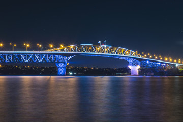 Fototapeta na wymiar Night View to the Iconic Harbour Bridge Auckland New Zeland; Light Performance