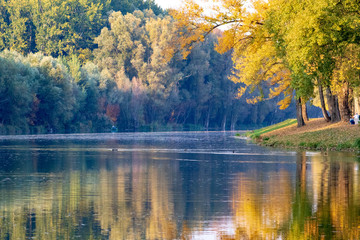 Herbst und Fluss