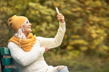 Senior woman in autumn park.
