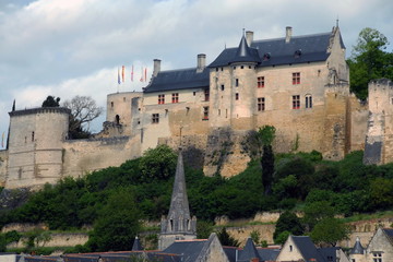 La Forteresse royale de Chinon (Xe-XIIe siècles), elle domine la ville et la Vienne affluent de la...