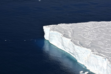 Flying over the antarctic peninsula