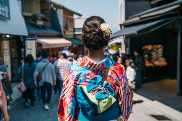 Fototapeta premium Japanese lady walking on the teeming street