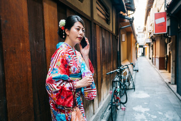 Fototapeta na wymiar Japanese young girl calling her boyfriend