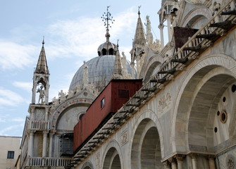 Obraz premium Restoration on the roof of the Basilica of San Marco