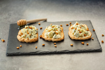 Sandwich, grilled baguette with blue cheese, honey and pine nuts