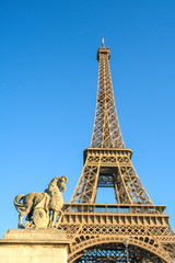 Fototapeta na wymiar Eiffel and The Horse