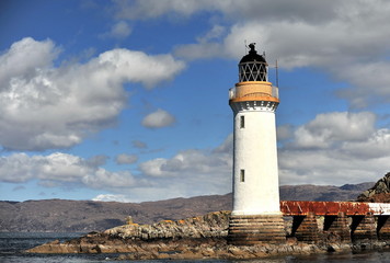 Fototapeta na wymiar Lighthouse on the coast of ocean.