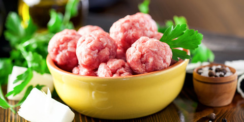 Raw meatballs