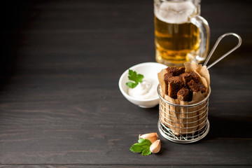Rye croutons with dill