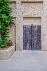 Fototapeta na wymiar Traditional Arabic House Door