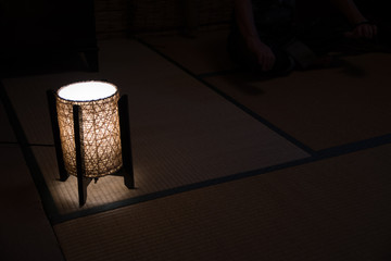 暗がりの和室