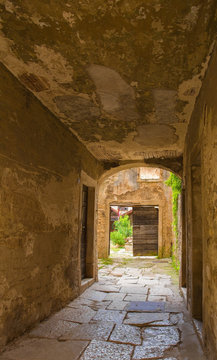 Fototapeta An alleyway in the historic village of Vodnjan (also called Dignano) in Istria, Croatia  