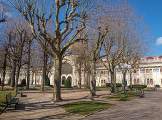 Ville de Vichy dans l'Allier. Centre thermal des Dômes et Hall des Sources