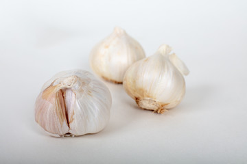 Obraz na płótnie Canvas Garlics isolated on white background with shadows