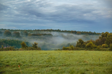 Fototapeta na wymiar Nebel über dem Schlachtfeld