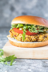Wegański burger z ciecierzycy
