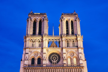 Fototapeta premium Notre-Dame de Paris front view at night