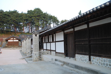 Fototapeta na wymiar An old house of Seongyojang