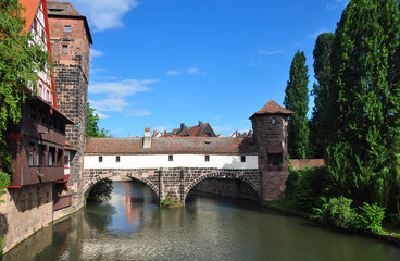 Fototapeta na wymiar Weinstadel, Wasserturm, Henkersteg und Henkerturm in Nürnberg