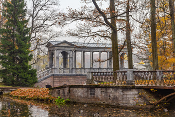 Fototapeta na wymiar Marble Bridge. Autumn Park. Catherine Park. Pushkin, St. Petersburg, Russia