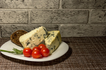 blue cheese on the plate
