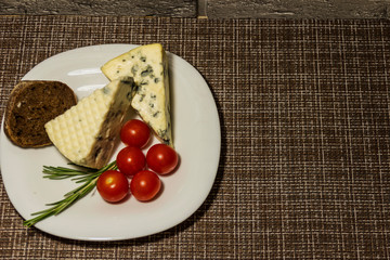 blue cheese on the plate