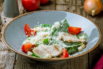 Salad caesar with chicken
