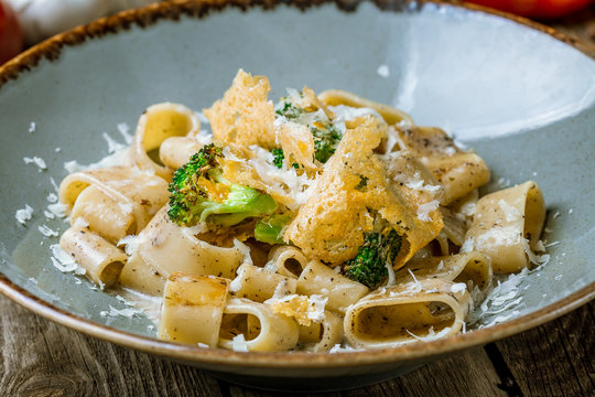 calamarata with broccoli