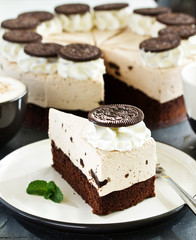 cheesecake with chocolate chip cookies.