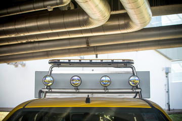 Fog lamps on roof car Lead the procession