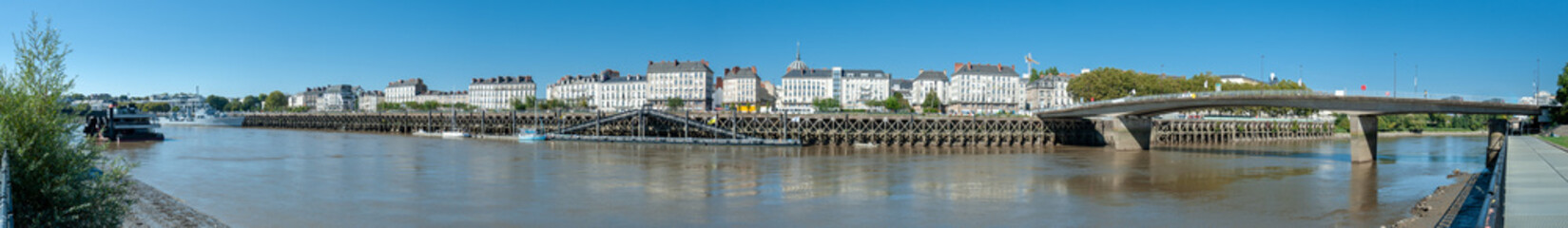 Fototapeta premium Nantes, Quai de la fosse, panorama