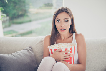 Naklejka premium Wow omg! Crazy fan of popular serial looking see watching lookin