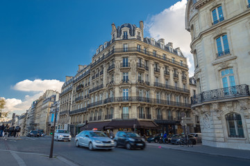 Plakat Streets of Paris, France. Blue sky, buildings and traffic.