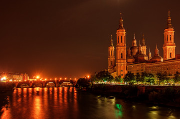 Fototapeta premium Zaragoza (Saragossa) , Spain. Night view of Basilica Pillar. Capital city of of Aragon.