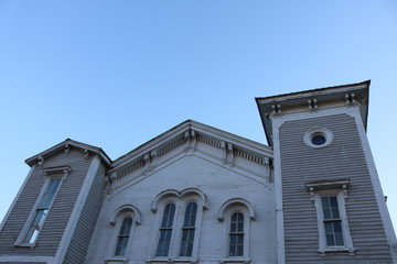 Fototapeta na wymiar Old historic wooden New England building 