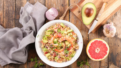 quinoa salad with shrimp, avocado and grapefruit