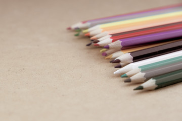 Obraz premium Color pencils on carton paper background with copy space. Concept of education, coloring or art .Back to school