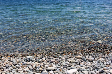 Beach of varied pebbles