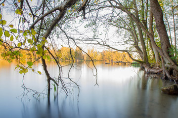 Obraz premium Lake in the autumn - long exposure