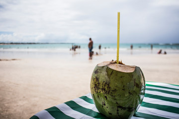 Coco refrescante, playa, bebida, verano