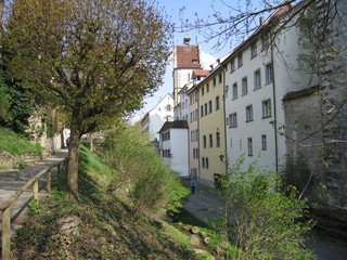 Fototapeta na wymiar Grabenstraße in Überlingen mit Franziskanertor