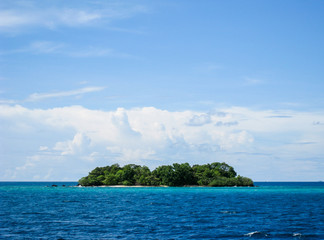 Fototapeta premium lonely island in the middle of the sea.