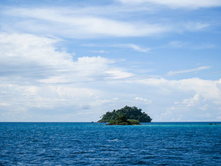 Fototapeta premium lonely island in the middle of the sea.